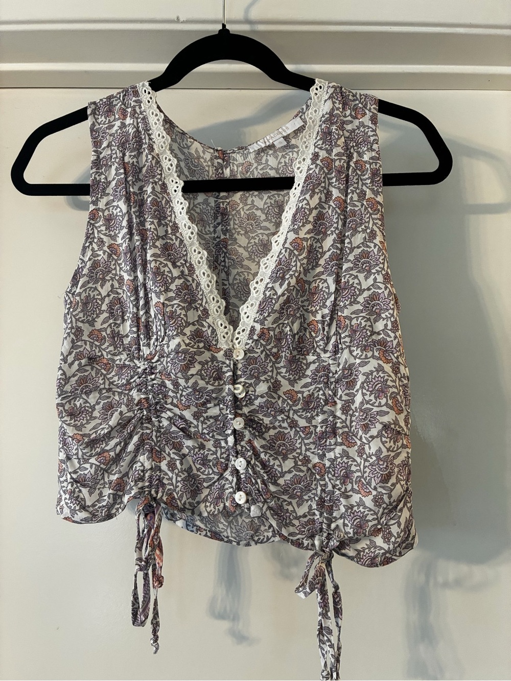 Olivaceous White Floral Lace-Trim Button Front Cami with Purple Print